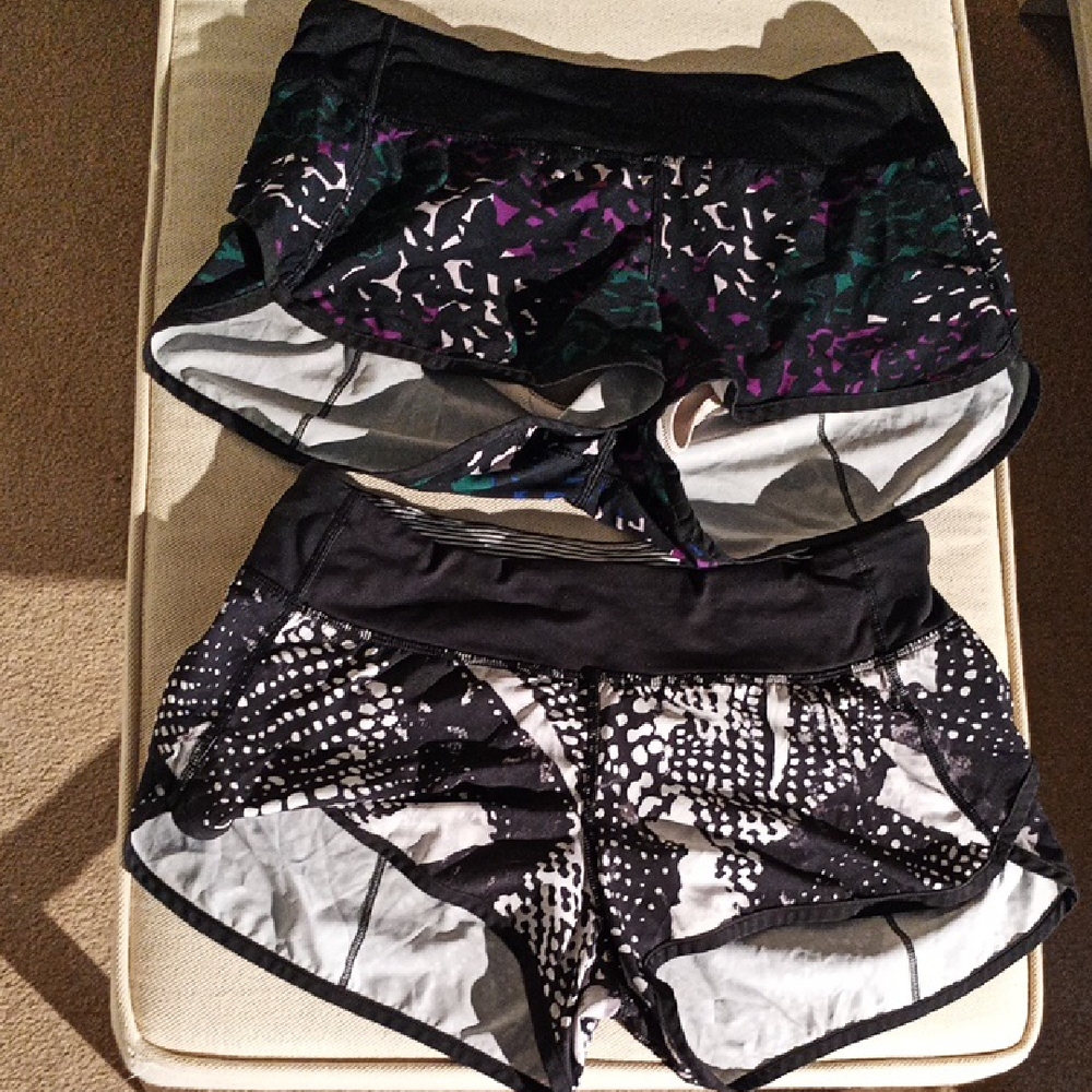2x  Lululemon Athletic Shorts Black & Patterned Athletic Shorts Size 6